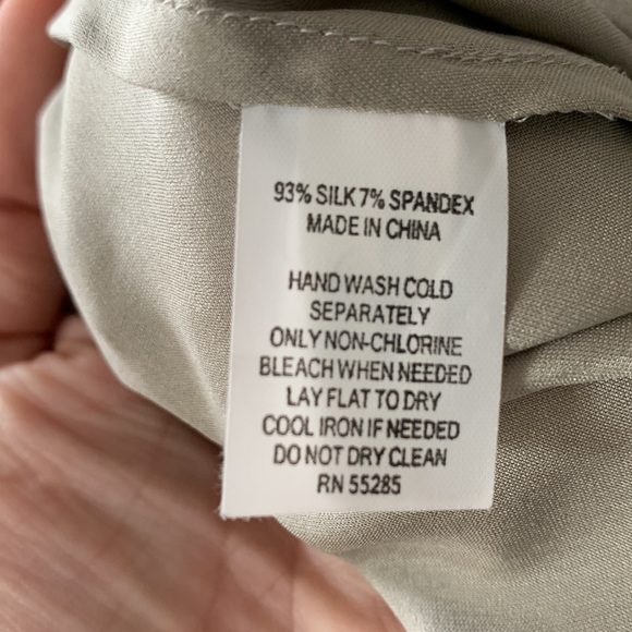 Express Silk top Sz. M in silver w/sequin detail - Picture 9 of 9